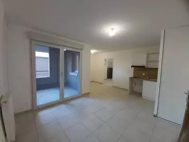 Vénissieux 69200 Location appartement 1 pièce t1 terrasse