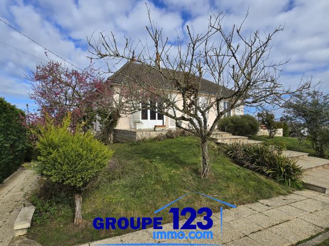 Venoy Maison familiale avec sous sol total et beau terrain