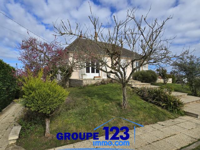 Venoy Maison familiale avec sous sol total et beau terrain