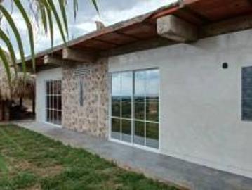 Venpermuto Hermosa Casa Campestre en Santa Elena