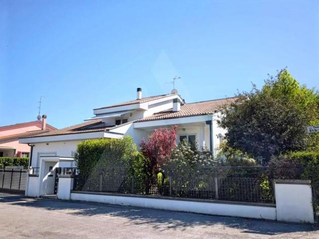 VECCHIAZZANO VILLA INDIPENDENTE DI PREGIO