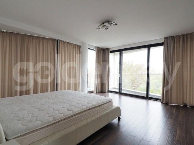 Vedere panoramica lac | Penthouse modern cu 4 dormitoare, 4 bai | ID:2309606