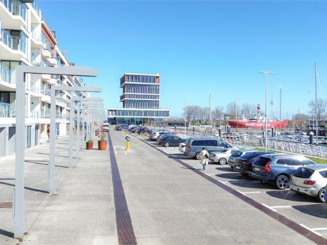 Ruim veelzijdig appartement aan de jachthaven te Zeebrugge, ruime garagebox inbegrepen