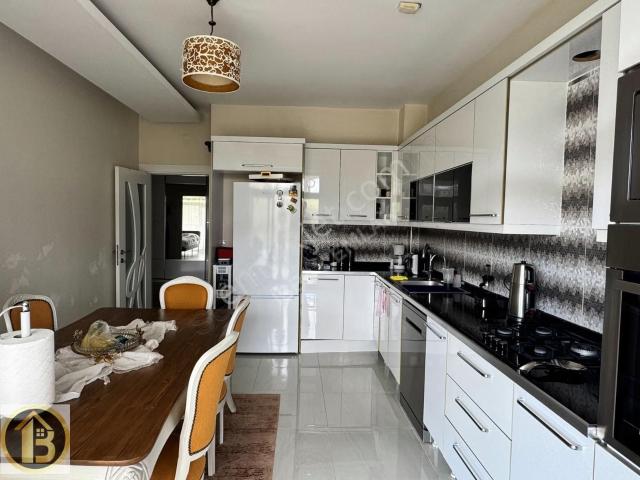 Vefa Evlerinde Site İçinde Satılık 4+1 Lüks Daire