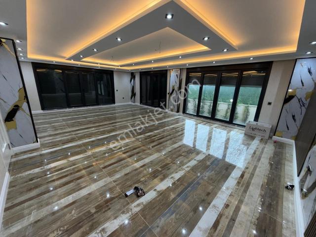 Vefa Group İnşaat'tan Merkezi Konumda Satılık 8+2 Villa