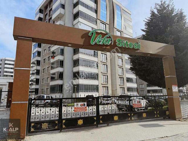 Vefa Sitesinde Satılık Havuz Manzara İçi Lüks Yapılmış 3+1 Daire