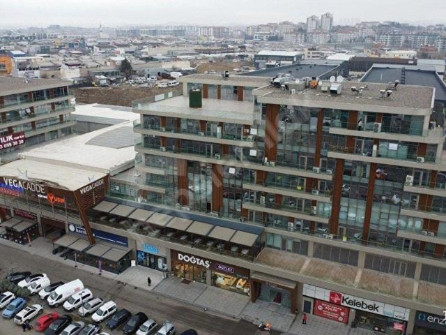 VEGA CADDE'DE SATILIK DAİREOFİS 170 m KİRACILI
