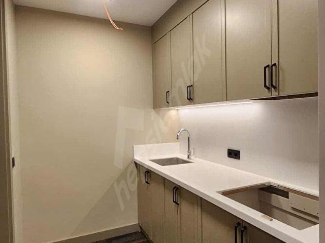 Vega Center' da 150 Net M Kiralık Bölmeli Yapılı Ofis FIRSAT!
