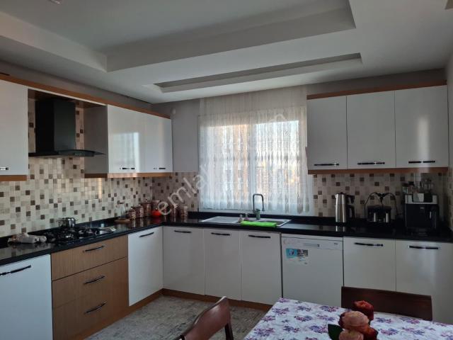 Vega'dan Merkez Mahallesin De Site İçinde Havuzlu Doğalgazlı Kiralık Geniş 3+1 Daire