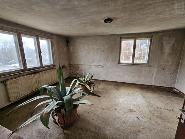 Velden Kranzelhofen: 1.301 m² Bauland in Südlage mit Karawankenblick, Altbestand und Stadl!