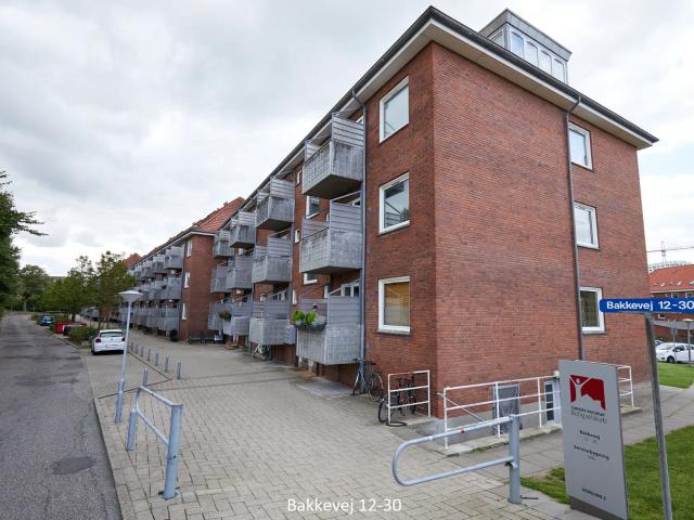 Velholdte familieboliger med gode fællesfaciliteter i Lindholm