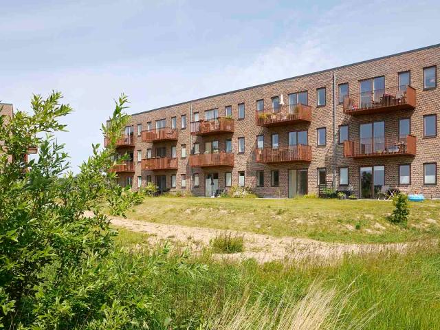 Velindrettet 2 værelses lejlighed med terrasse i Hillerød