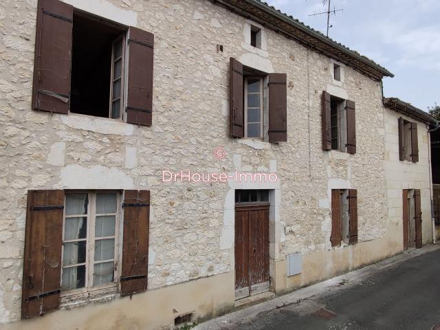 Vélines, maison de ville, 3 chambres, 1 atelier et un hangar couvert