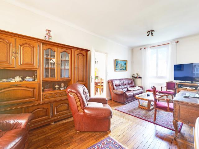 Vélizy Villacoublay, limite Chaville – Maison familiale de carac