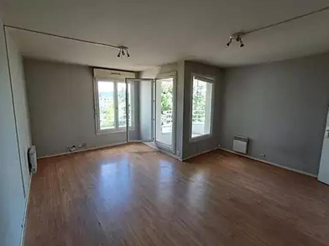 Vélizy Villacoublay 78140 Achat / Vente appartement 2 pièces t2 terrasse cave