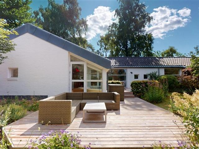 Velkommen til denne skønne villa beliggende i det attraktive område Hyrdehøj i Solrød Strand