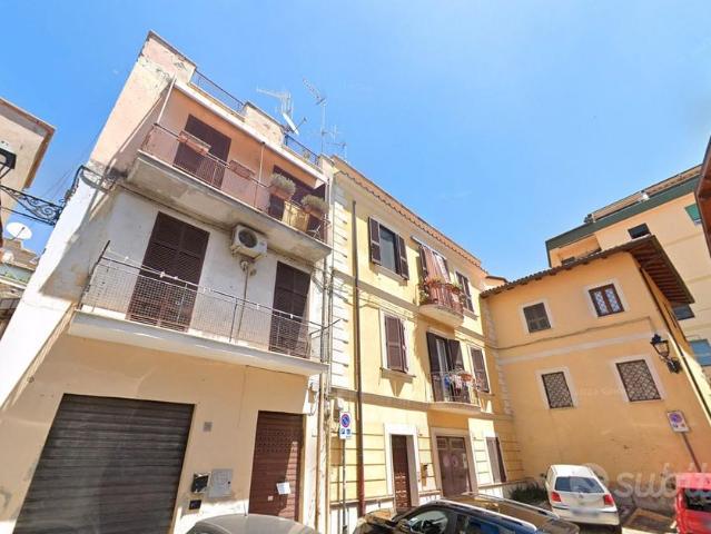 Velletri bilocale arredato con balcone