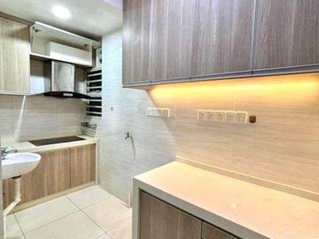 VERTIQ CONDO 3 car park 3 room Partly Furnished 1087sf GELUGOR EGATE