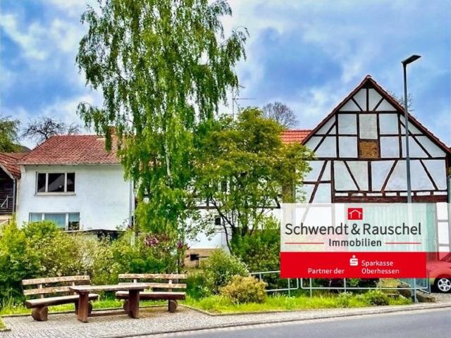 Verträumtes Fachwerkhaus mit Scheune und Garagen in Grebenau Schwarz