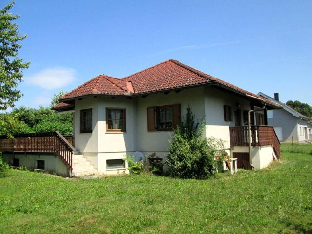 Charmanter Bungalow mit üppigem Garten, ruhige Ortsrandlage!