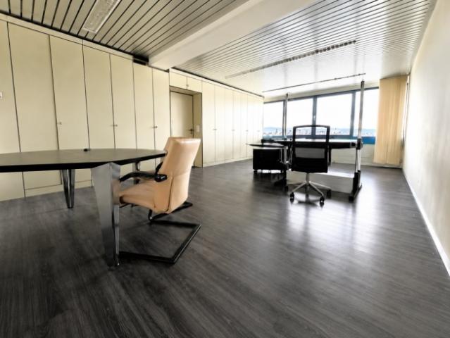 Verwaltung/Büro 6 Zimmer in Kerzers