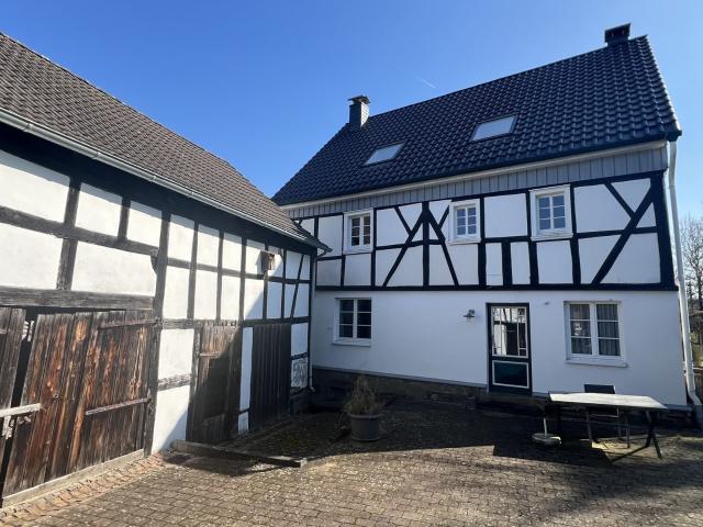 Verwirklichen Sie Ihren Traum vom Fachwerkhaus idyllisch gelegen. Perfekt auch als Ferienwohnungen