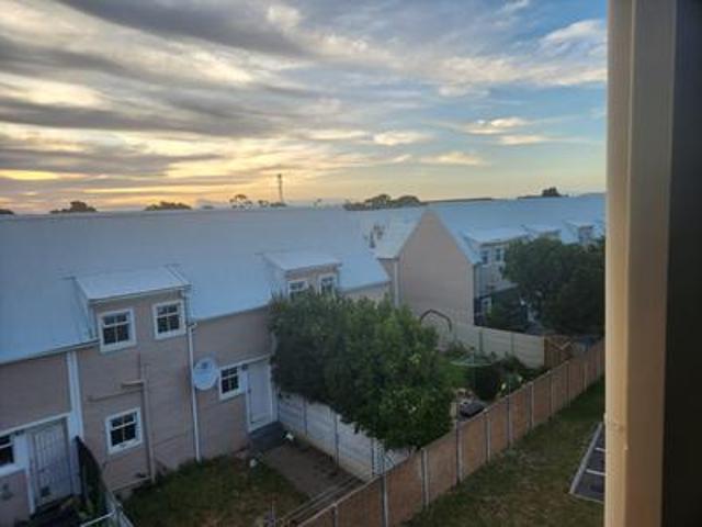 neat 2 bedroom apartment gulden park.