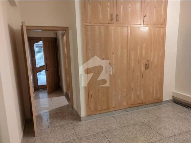 Very Neat And Clean And Easy Access From Metro Station