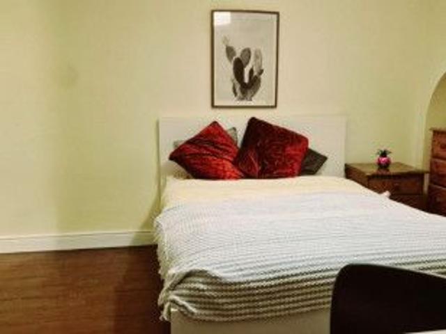Very nice double bedroom in Whitehall