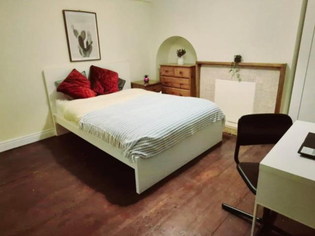 Very nice double bedroom in Whitehall