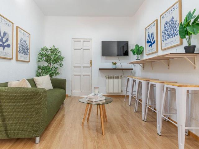 Very bright room in Redondilla Street