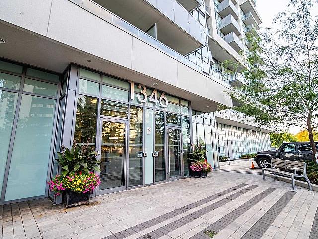 Very Bright & Spacious 692sq/ft 1 Bedroom + Den Condo Apt