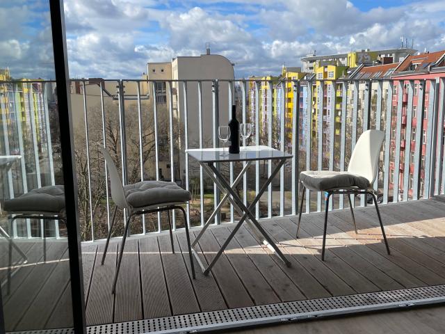 Modern Living in Berlin – Stylish 2 Room Apartment with Balcony & High Speed Internet