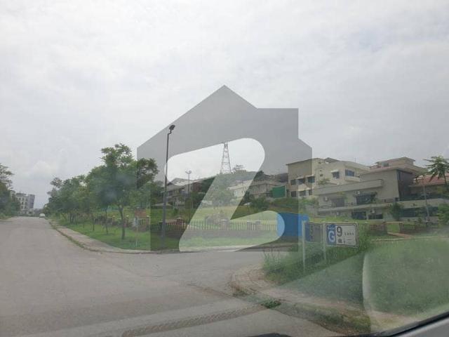 Very Exclusive, Next To CENTRAL PAK, 1 Kanal Sector E Plot For Sale