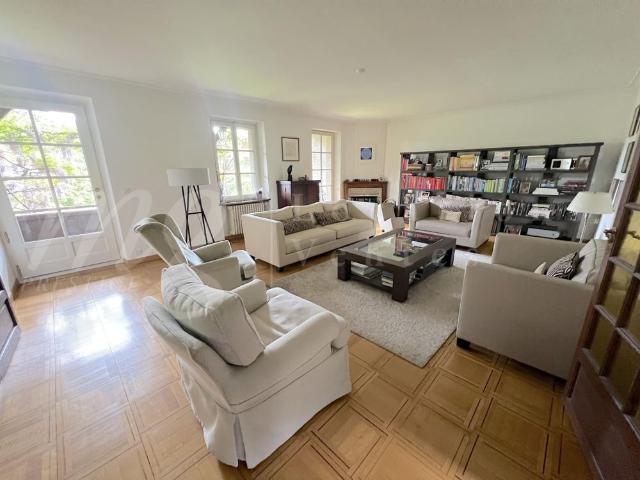 VERY LARGE 8 ROOM FAMILY APARTMENT WITH GARDEN PARTIAL LAKE VIEW