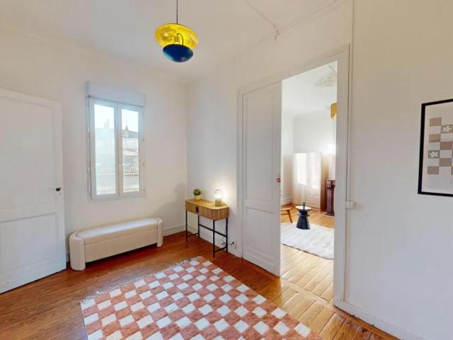 Very pleasant double bedroom in the centre of Bordeaux