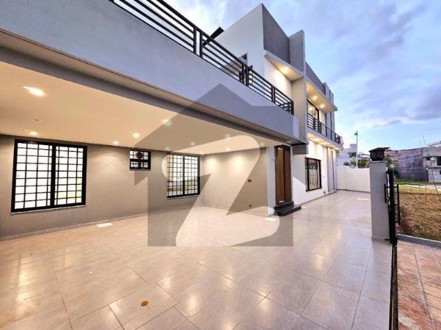 Very Spacious 1 Kanal Corner 7 Bed House Bahria Town Phase 8