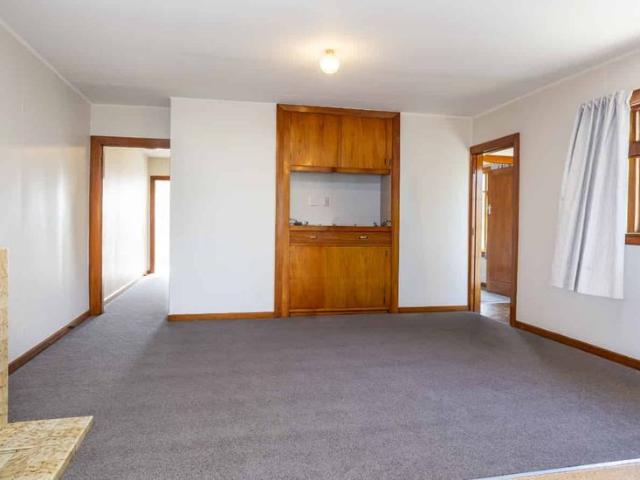 Very tidy 3 bedroom home with logburner