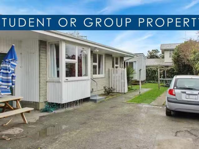 Very Tidy Three Bedroom Plus Two Sleepout With Ensuites Prop.