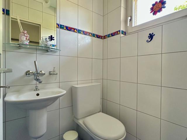 Very well kept semi detached house with indoor parking space | dreamo. Ch