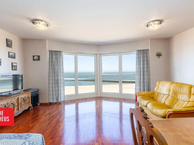 Verzorgd en instapklaar appartement met panoramisch zeezicht en 2 slaapkamers