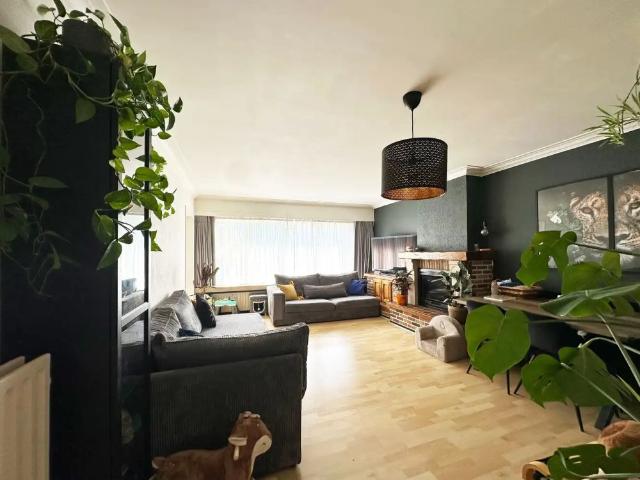 Verzorgd appartement met twee slaapkamers, inpandige garage, terras én tuin te Borsbeek!