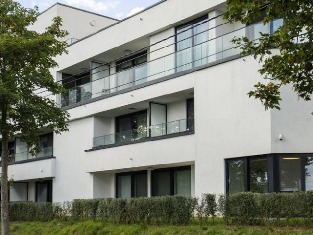 Verzorgde assistentiewoning met terras en uitzicht te Zweveg