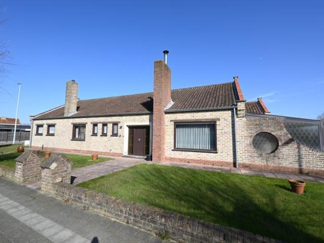 VERZORGDE bungalow woning in RUSTIGE WOONOMGEVING!