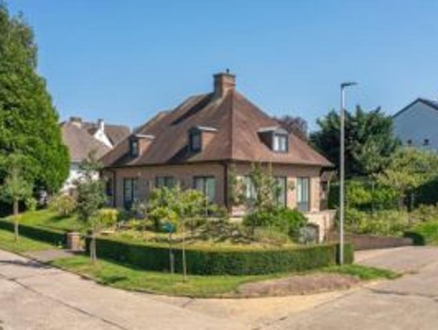 Verzorgde en standingvolle villa met optionele bouwgrond