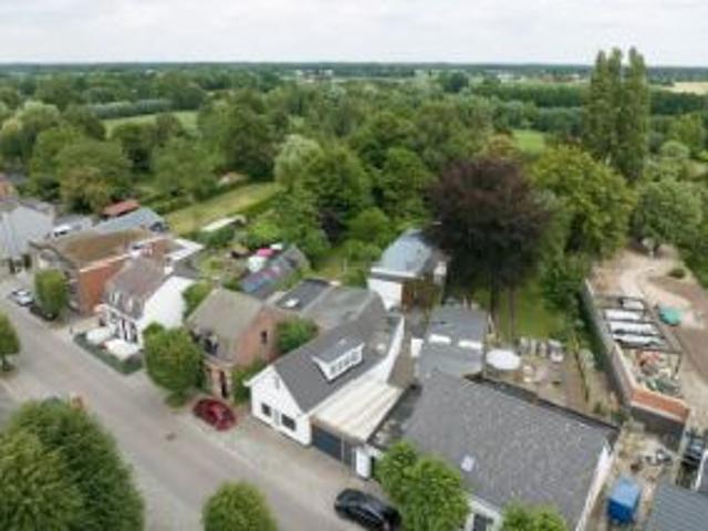 Verzorgde woning met aparte feestzaal op toplocatie op een