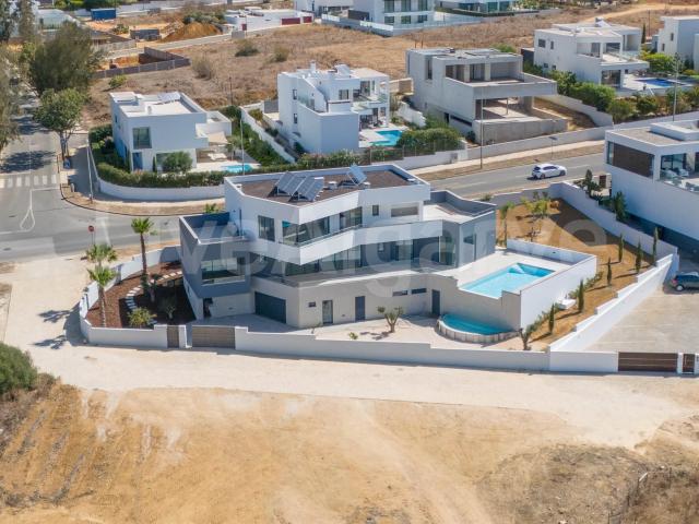 Ver Mar | Nova Villa T4 de Luxo Moderna de última geração em. 550m² Lagos Santa Maria