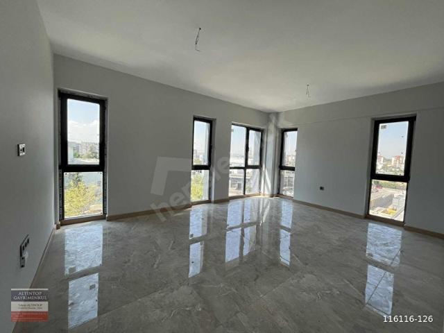 Vera Plazada ayrı mutfaklı kiralık 1+1 köşe ofis daire