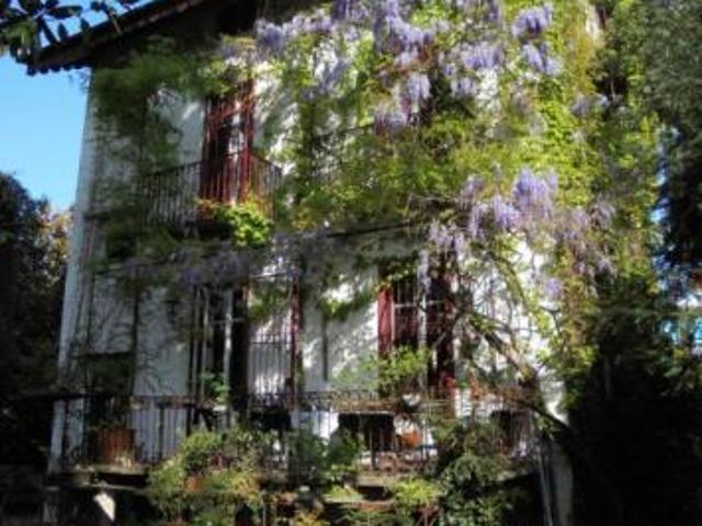 Verbania ZONA PALLANZA VENDESI VILLA CON GIARDINO PRIVATO
