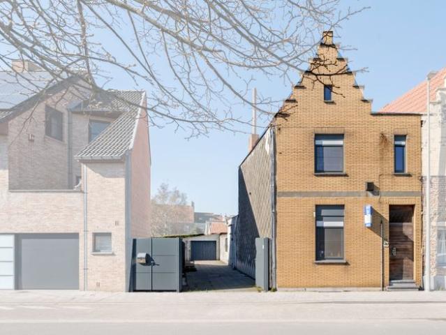 Halfopen woning met garage te Zeebrugge dorp